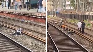 Mumbai Local train five people died